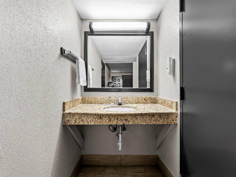 Quality Inn Richland image