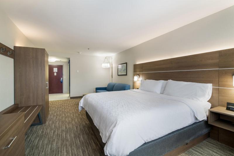 Holiday inn Express Plymouth image