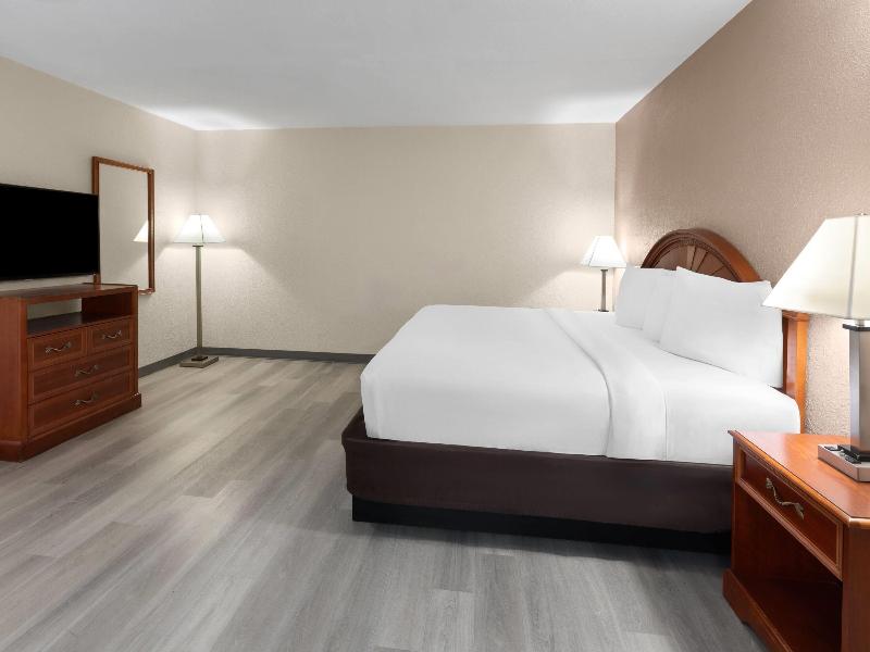 Baymont By Wyndham Iron Mountain image