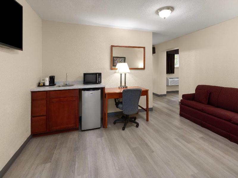 Baymont By Wyndham Iron Mountain image