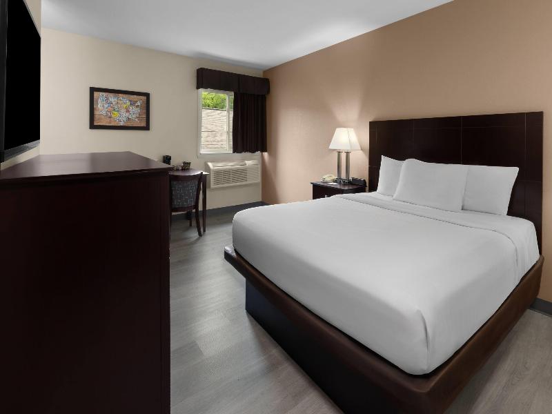 Baymont By Wyndham Iron Mountain image