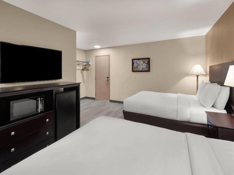 Baymont By Wyndham Iron Mountain image