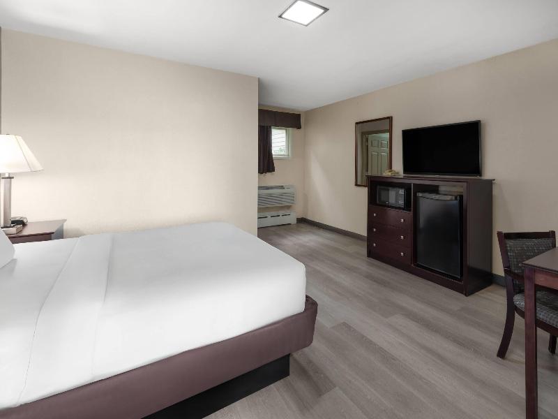 Baymont By Wyndham Iron Mountain image