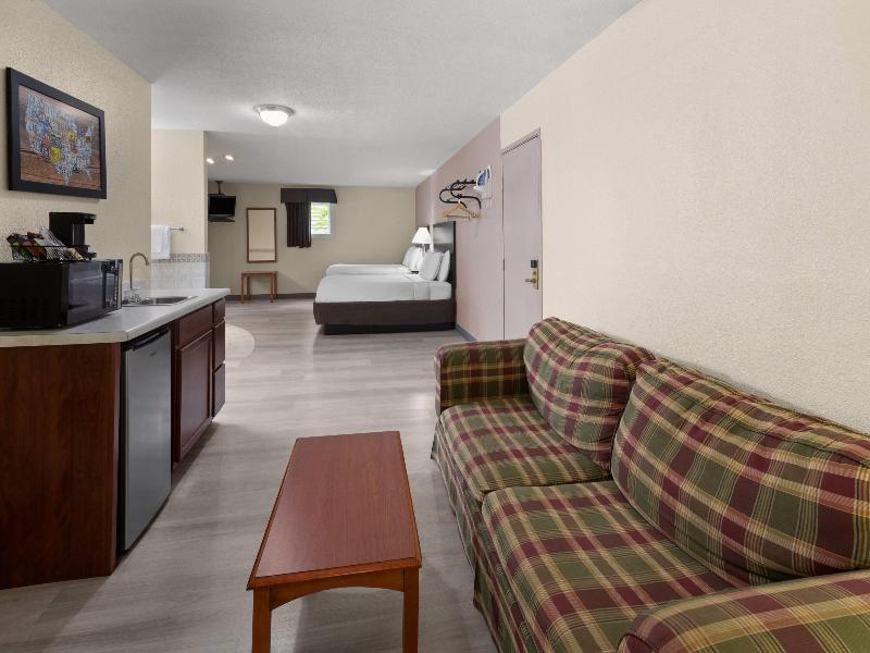 Baymont By Wyndham Iron Mountain image