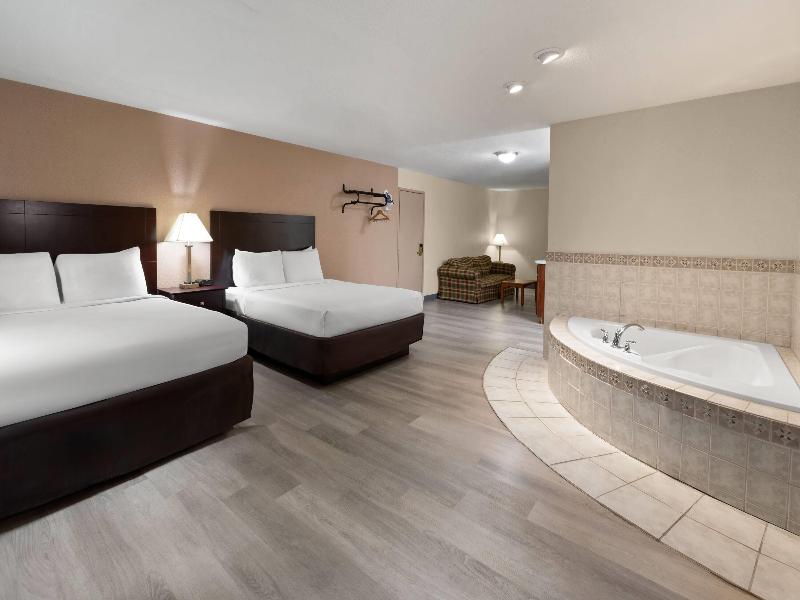 Baymont By Wyndham Iron Mountain image