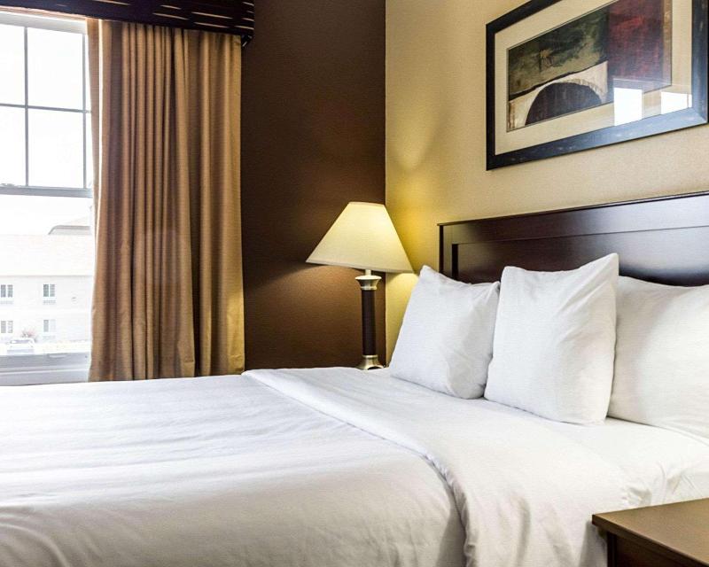 MainStay Suites Minot Area image