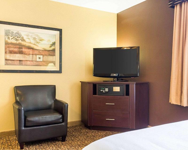 MainStay Suites Minot Area image