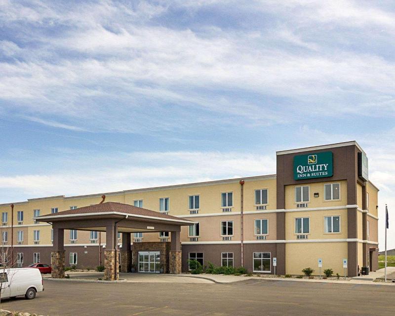 Quality Inn & Suites Minot image
