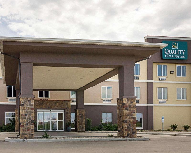 Quality Inn & Suites Minot image