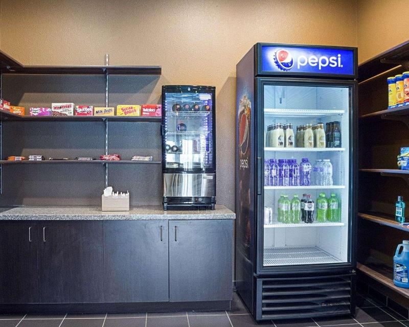 Quality Inn & Suites Minot image