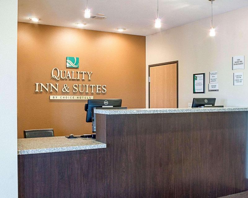 Quality Inn & Suites Minot image
