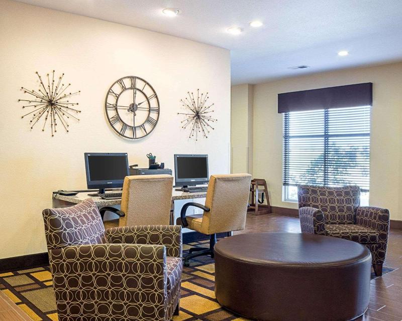 Quality Inn & Suites Minot image