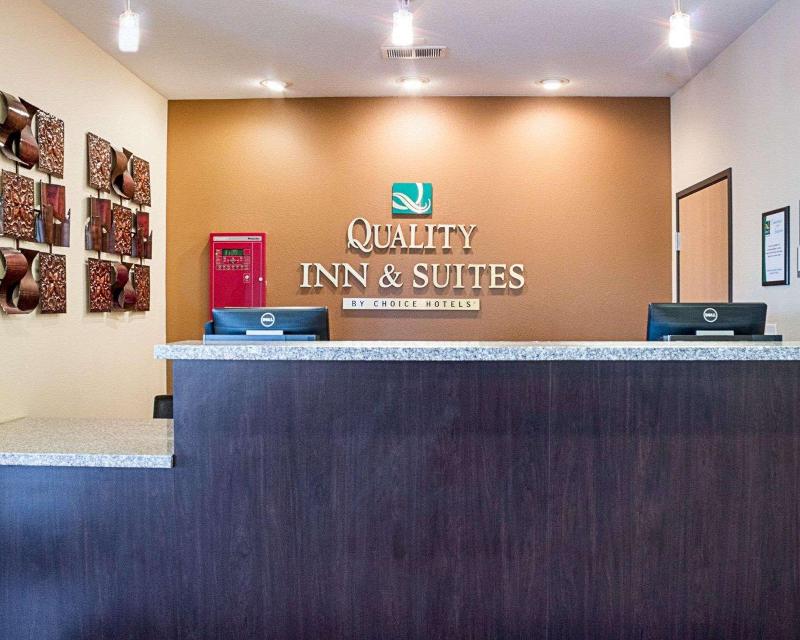 Quality Inn & Suites Minot image