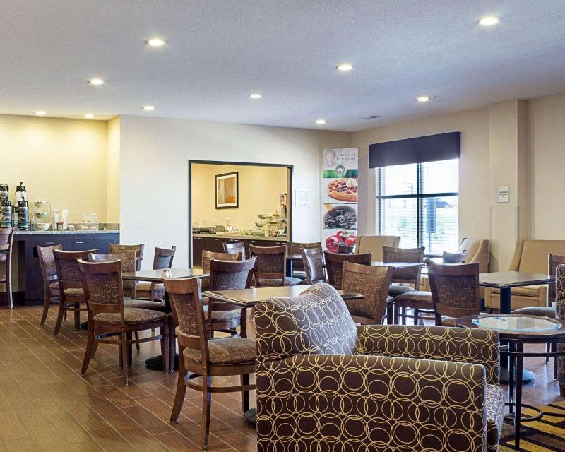 Quality Inn & Suites Minot image