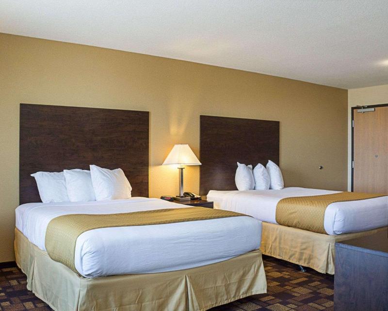 Quality Inn & Suites Minot image