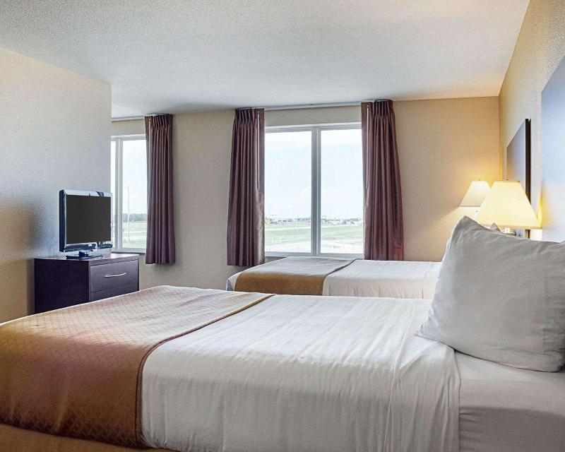 Quality Inn & Suites Minot image