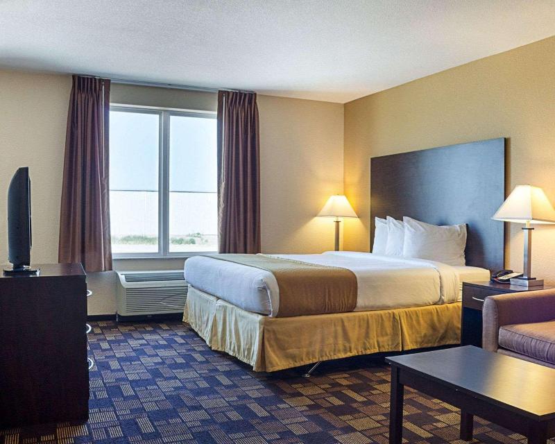 Quality Inn & Suites Minot image