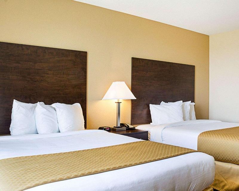 Quality Inn & Suites Minot image