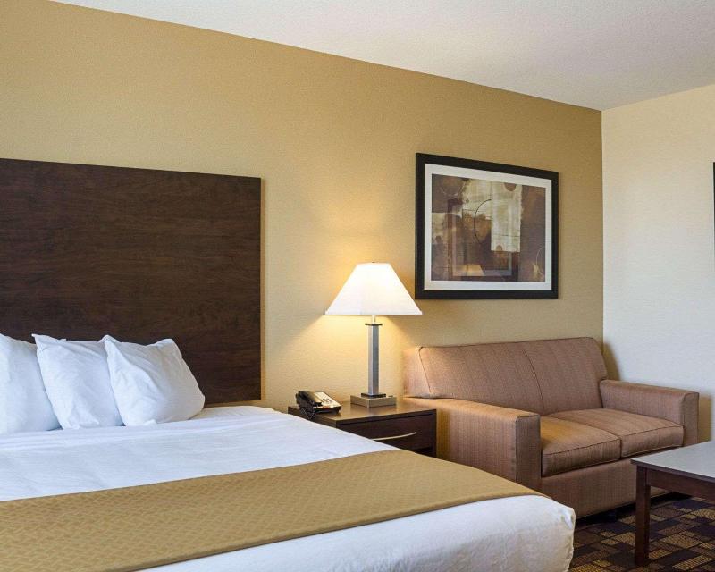 Quality Inn & Suites Minot image