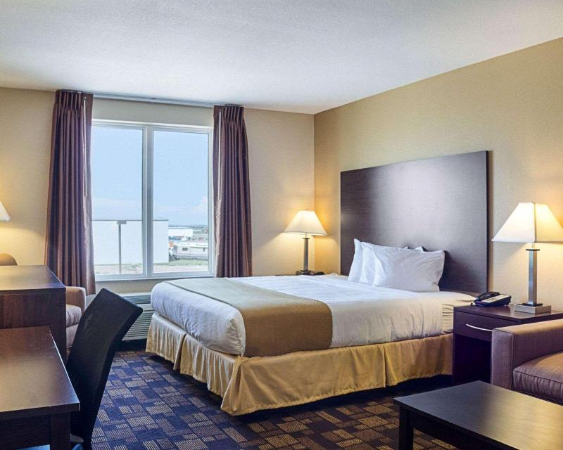 Quality Inn & Suites Minot image