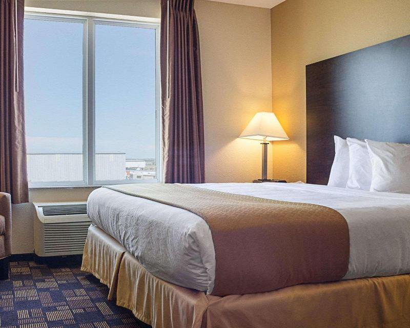 Quality Inn & Suites Minot image