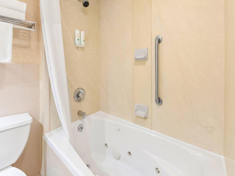 Quality Inn Edison - New Brunswick image