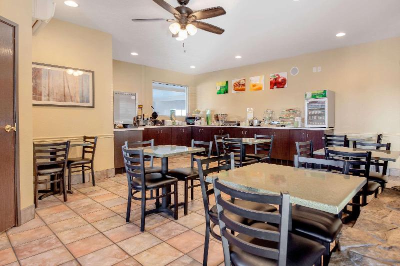 Quality Inn & Suites Lincoln Municipal Airport image