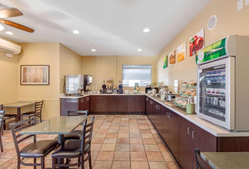 Quality Inn & Suites Lincoln Municipal Airport image