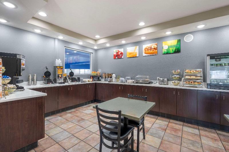 Quality Inn & Suites Lincoln Municipal Airport image