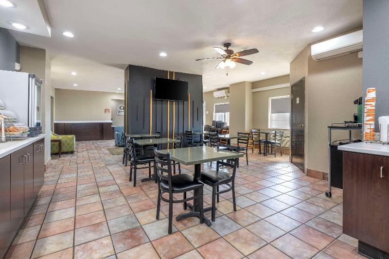 Quality Inn & Suites Lincoln Municipal Airport image