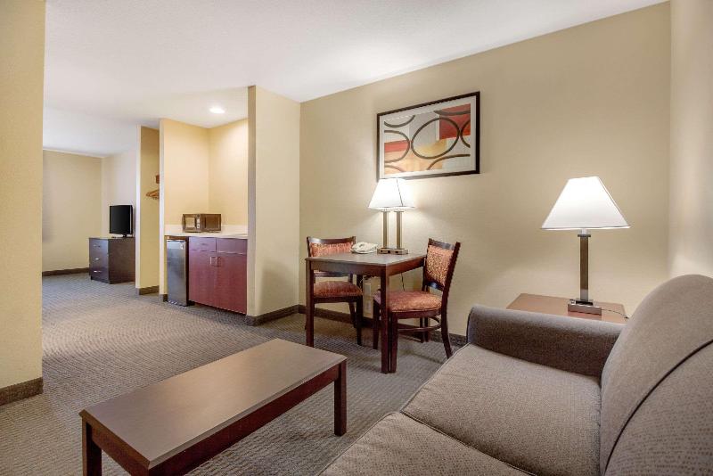 Quality Inn & Suites Lincoln Municipal Airport image