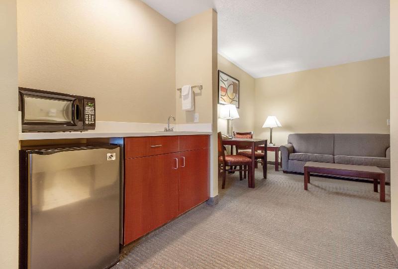 Quality Inn & Suites Lincoln Municipal Airport image