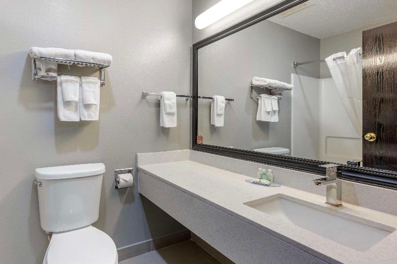 Quality Inn & Suites Lincoln Municipal Airport image