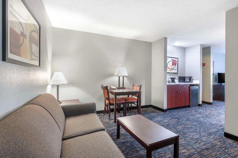 Quality Inn & Suites Lincoln Municipal Airport image