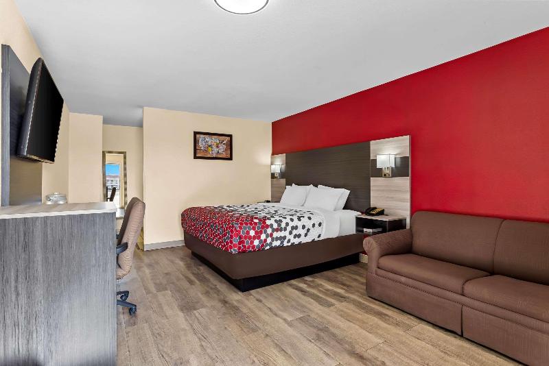 Econo Lodge Inn & Suites Santa Rosa image