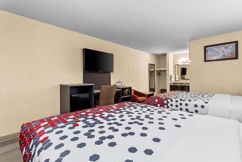 Econo Lodge Inn & Suites Santa Rosa image