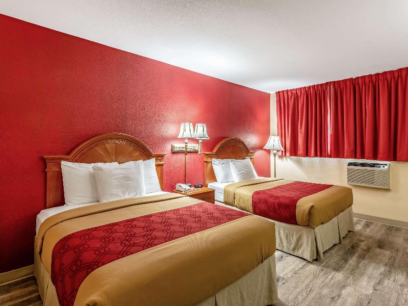 Econo Lodge Inn & Suites Santa Rosa image