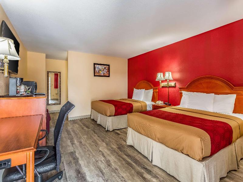 Econo Lodge Inn & Suites Santa Rosa image