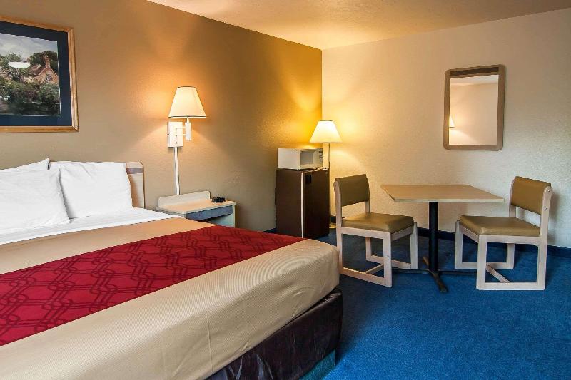 Econo Lodge Corvallis Near University image