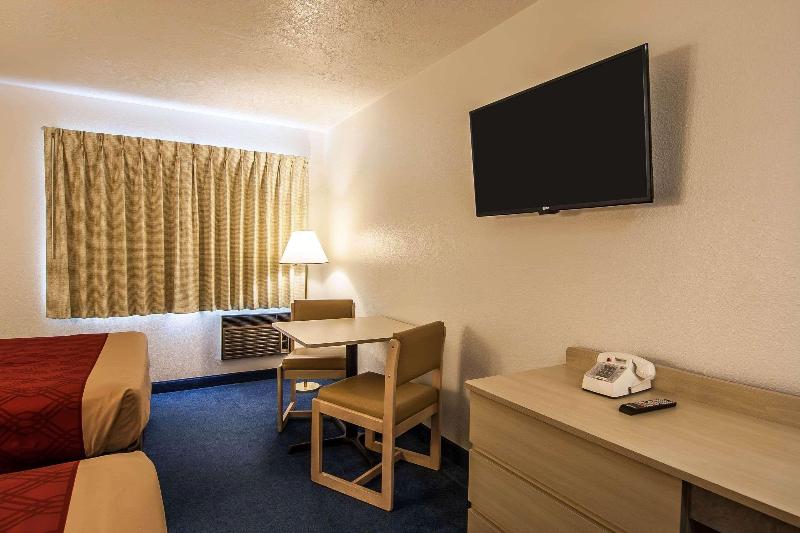 Econo Lodge Corvallis Near University image
