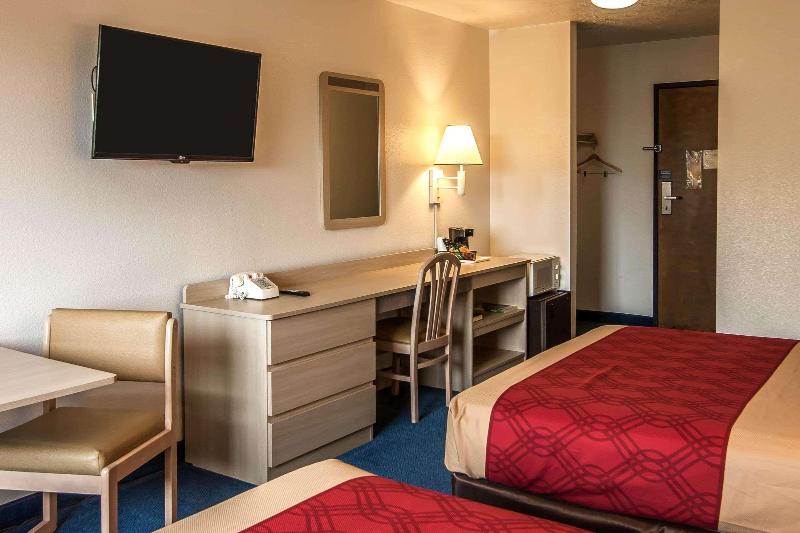 Econo Lodge Corvallis Near University image