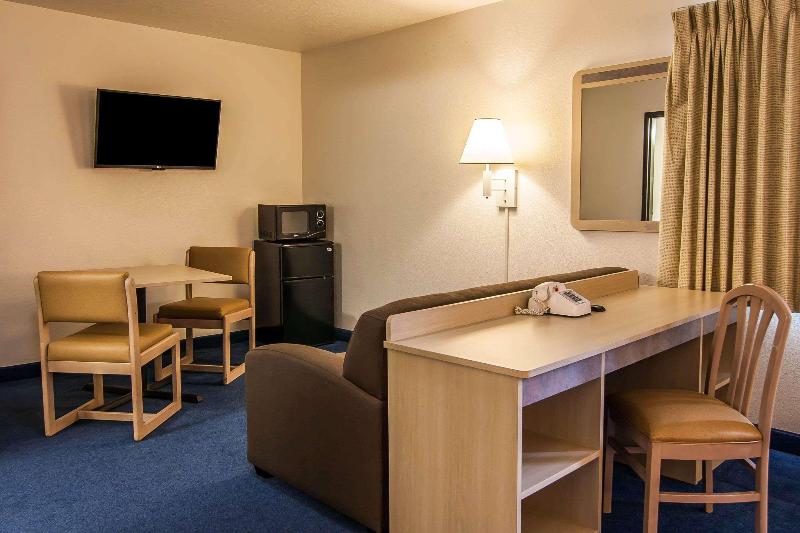 Econo Lodge Corvallis Near University image