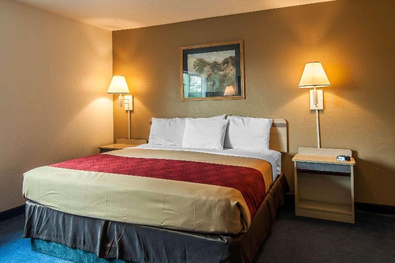 Econo Lodge Corvallis Near University image