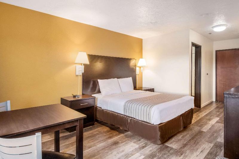 Econo Lodge Corvallis Near University image