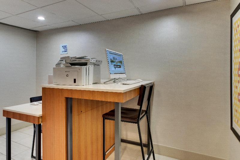Holiday Inn Express Pittston - Scranton Airport