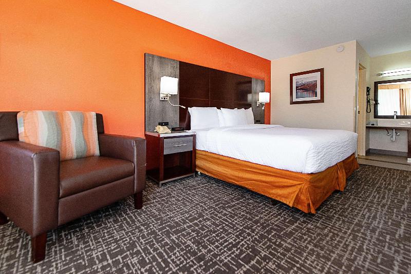 Clarion Inn & Suites New Hope-Lambertville image