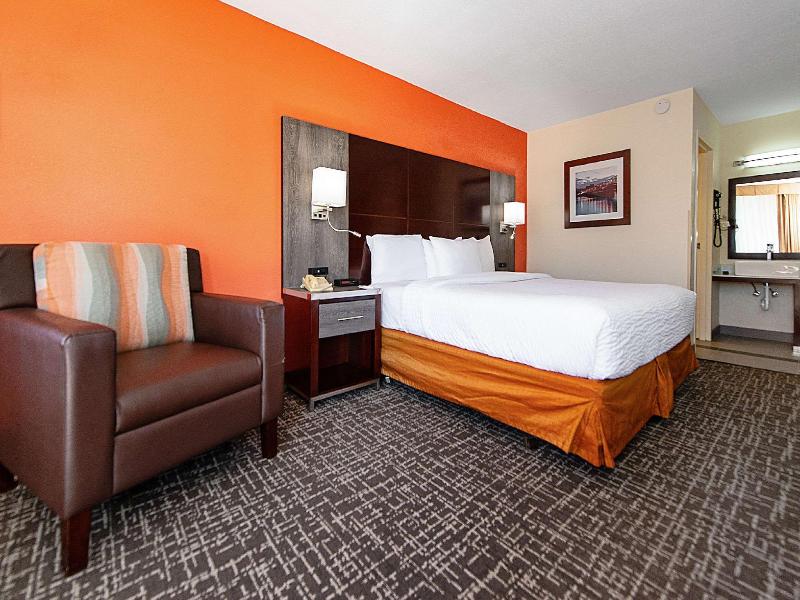 Clarion Inn & Suites New Hope-Lambertville image