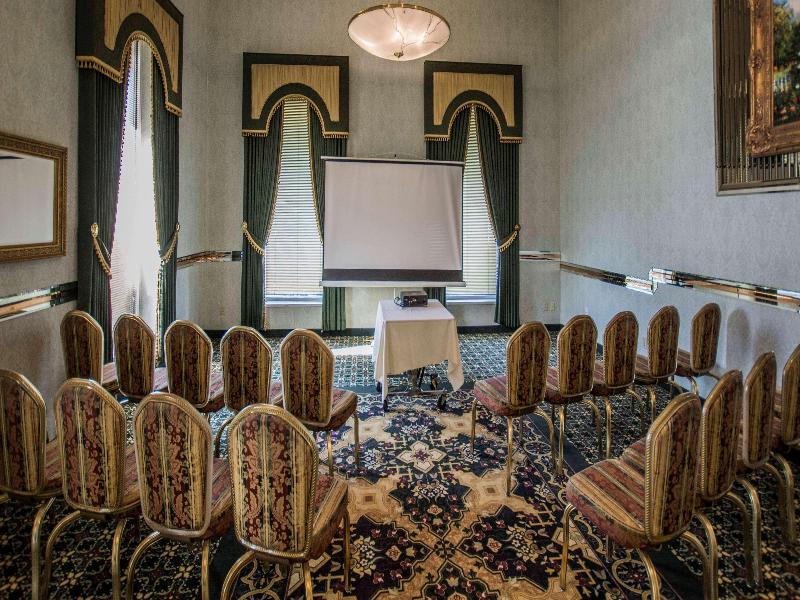 Salvatore's Garden Place Hotel image