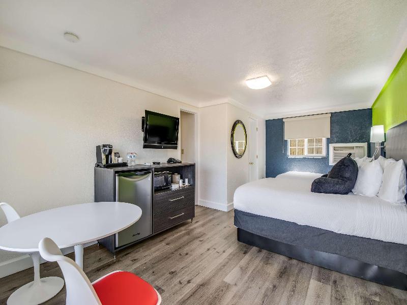 Signature Inn Eugene image