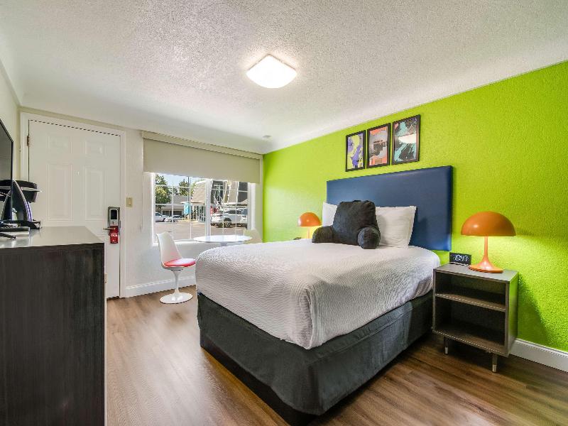 Signature Inn Eugene image